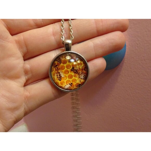 Vintage Honey Bee & Hive Necklace Pendant nature lover boho hippie retro chain - Picture 5 of 14